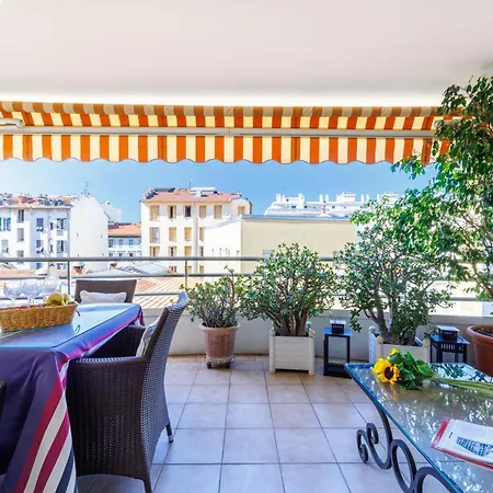 Feel - Cais De Pierlas