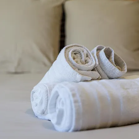 Feel - Cais De Pierlas ניס