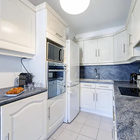 Feel - Cais De Pierlas Апартаменты *